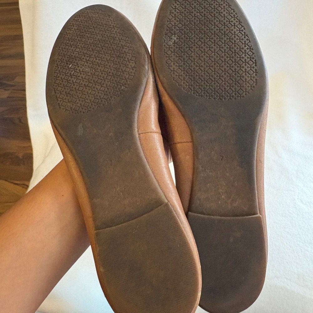 Tory Burch Reva Ballet Flats Tan Leather Gold Logo Medallion Size 7.5 - Picture 5 of 5